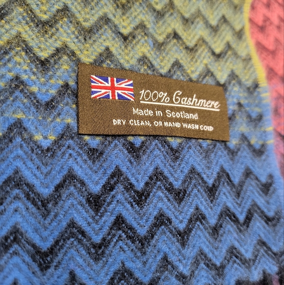 100% Cashmere Scarf - Picture 2 of 2